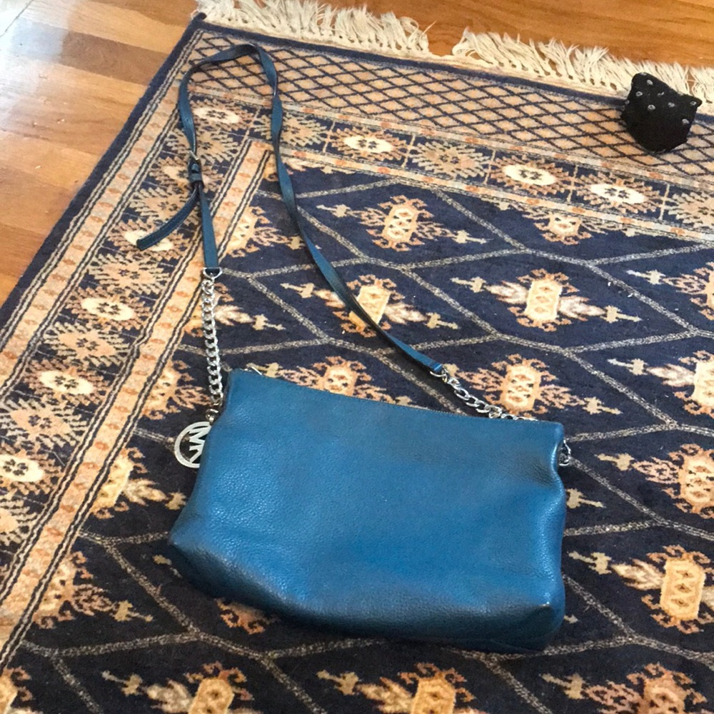 Mk purse barely worn in great condition